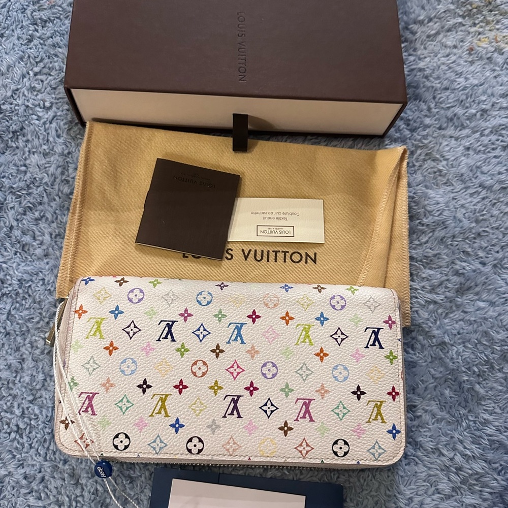 Louis Vuitton Multicolor Blanc Zippy Wallet